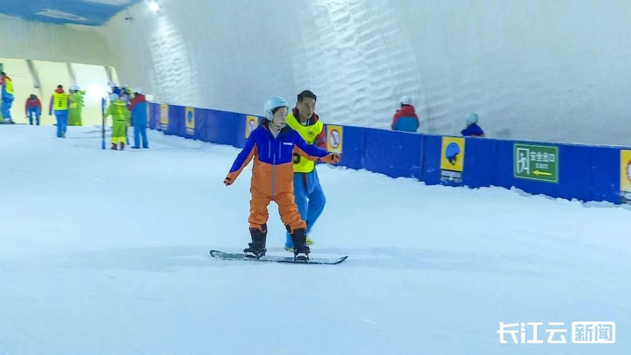 宜昌新名片 國內(nèi)首個天然溶洞滑雪場開門迎客，遠安再添四季滑雪勝地
